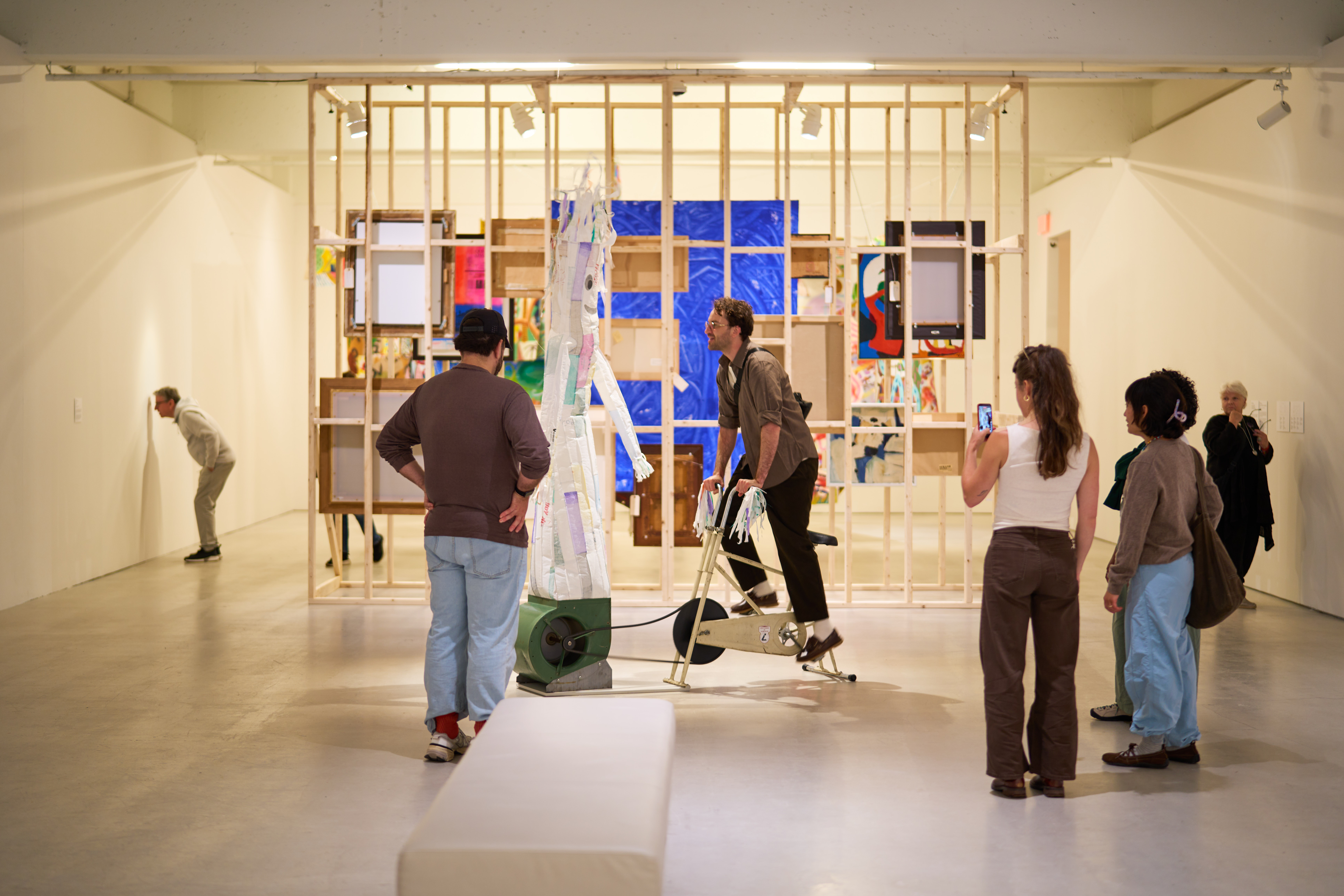 Exposition L'art de perruquer / Parallel Play au Musée d'art de Joliette. Photo gracieuseté Romain Guilbault