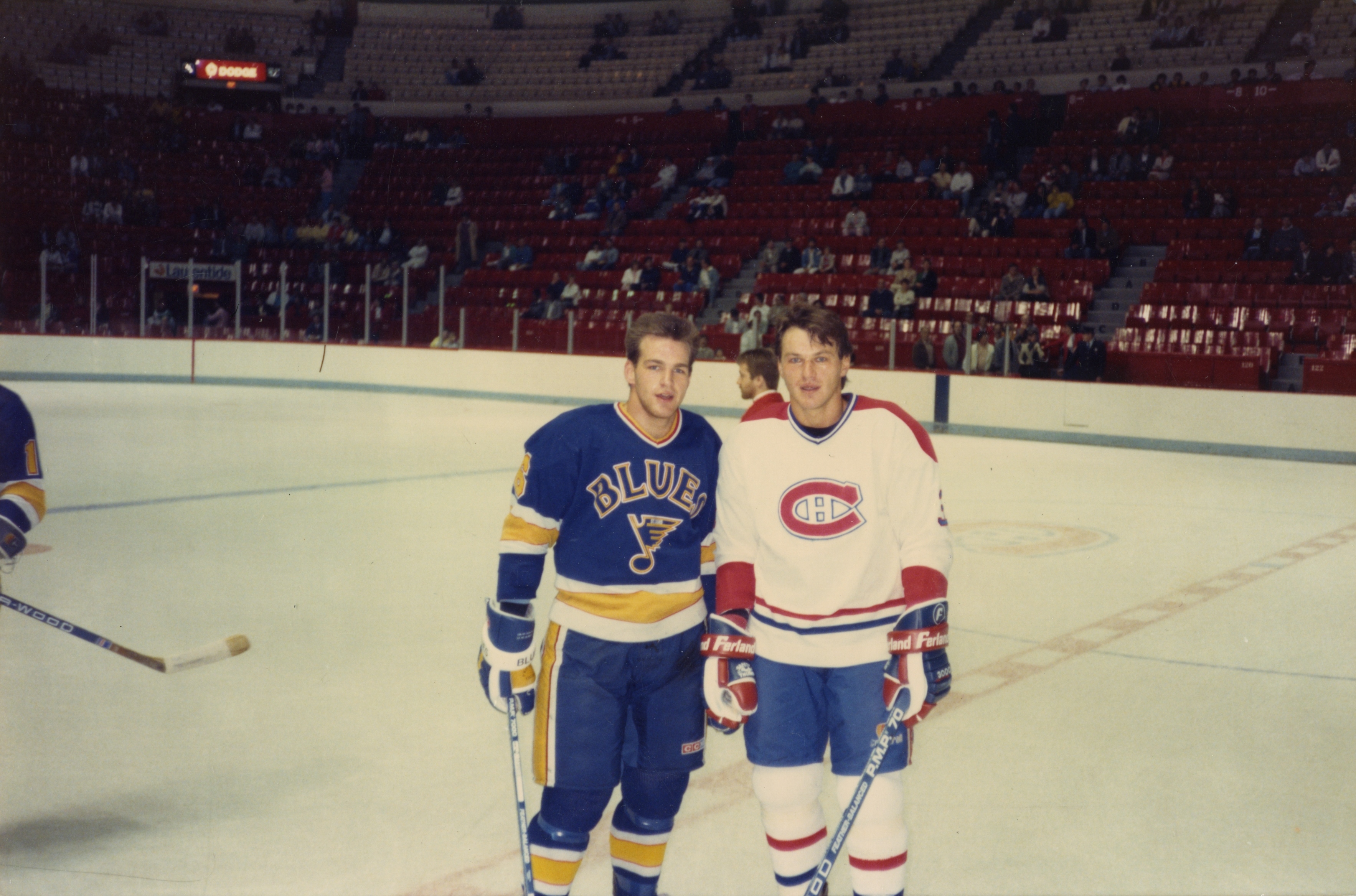 Claude Lemieux et son frère Jocelyn au Forum de Montréal.
